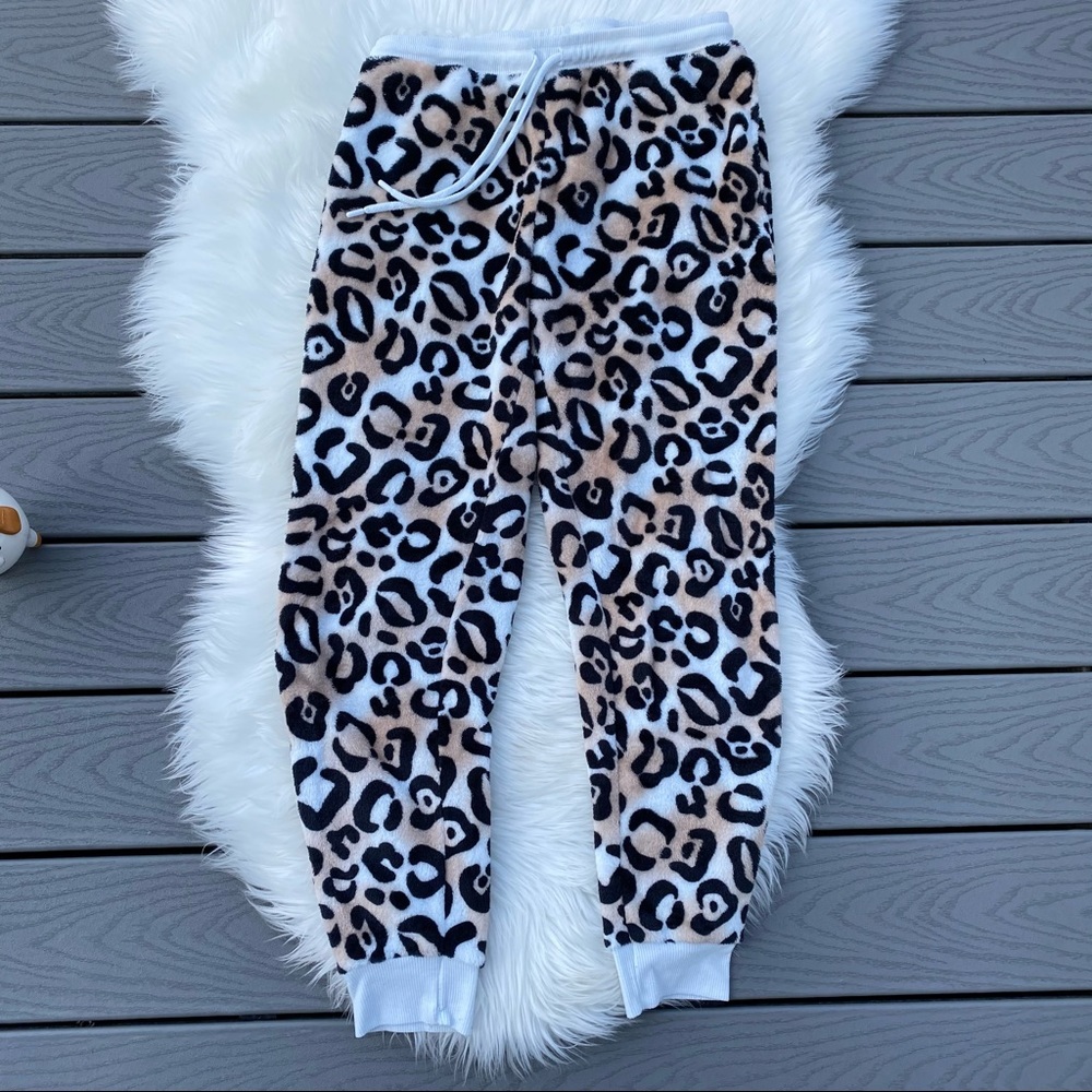 Fleece Cheetah Lounge Set - Picture 3 of 7